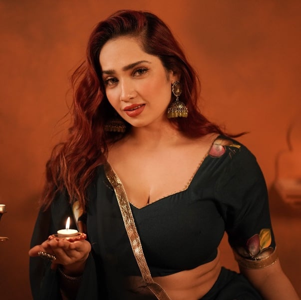 Aditi Mistry photo
