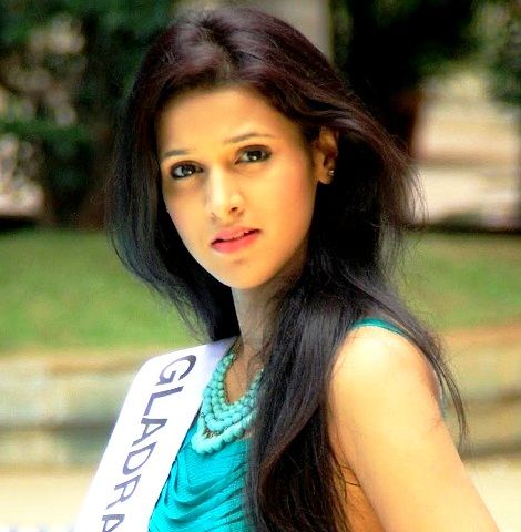 Astha Aggarwal photo