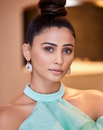 Daisy Shah photo