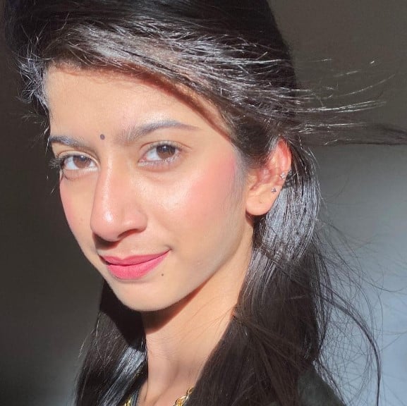 Divya Sharma photo