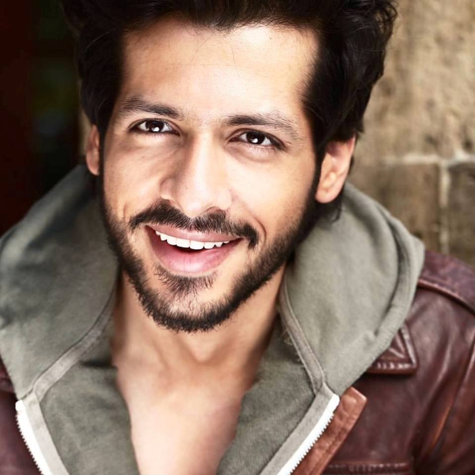 Nihaar Pandya photo