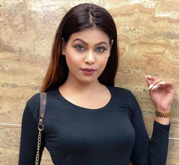 Purvashi Behl photo