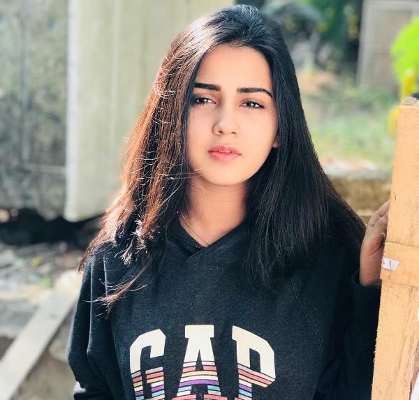 Roshni Walia photo