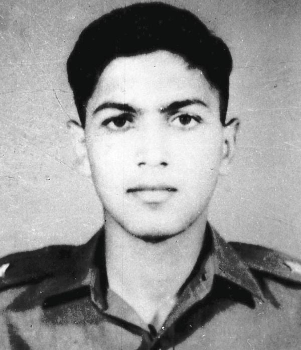 Second Lieutenant Arun Khetarpal photo