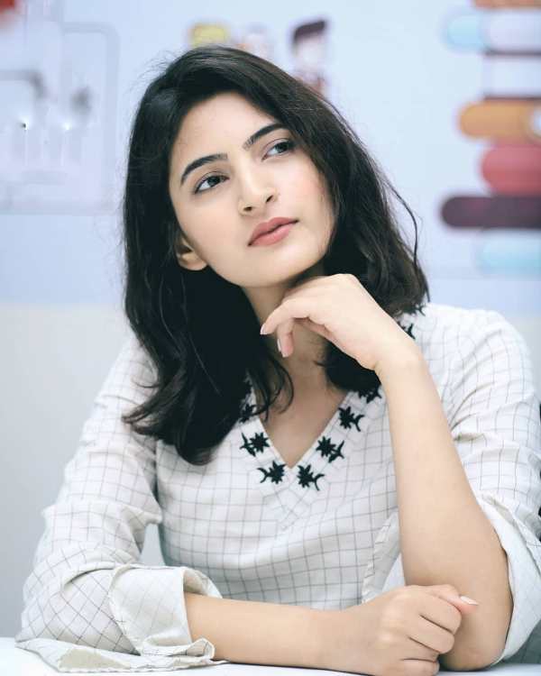 Shivani Raghuvanshi photo