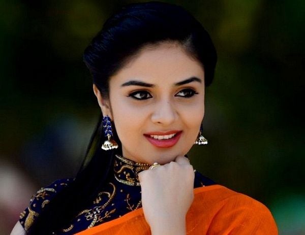 Sreemukhi photo