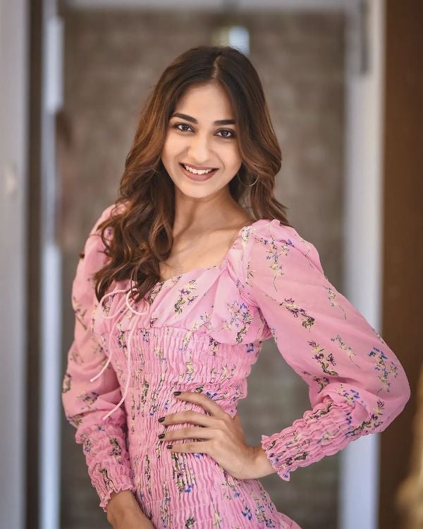 Vidhi Pandya photo